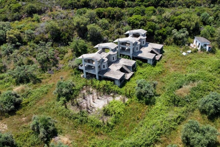 Realty photo 1