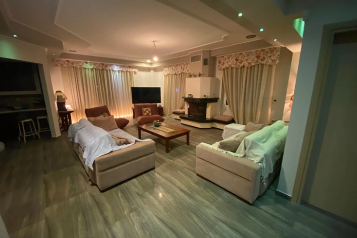 Realty photo 1