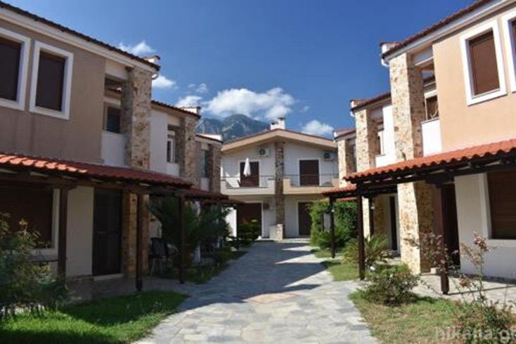 Realty photo 1