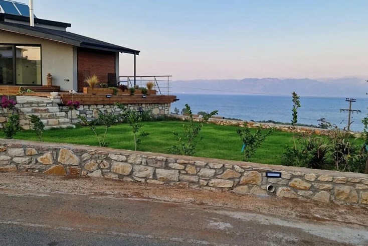 Realty photo 1