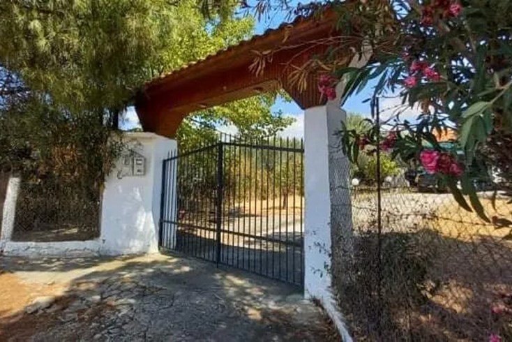 Realty photo 1