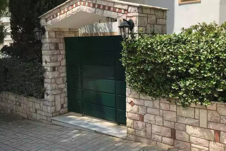 Realty photo 1