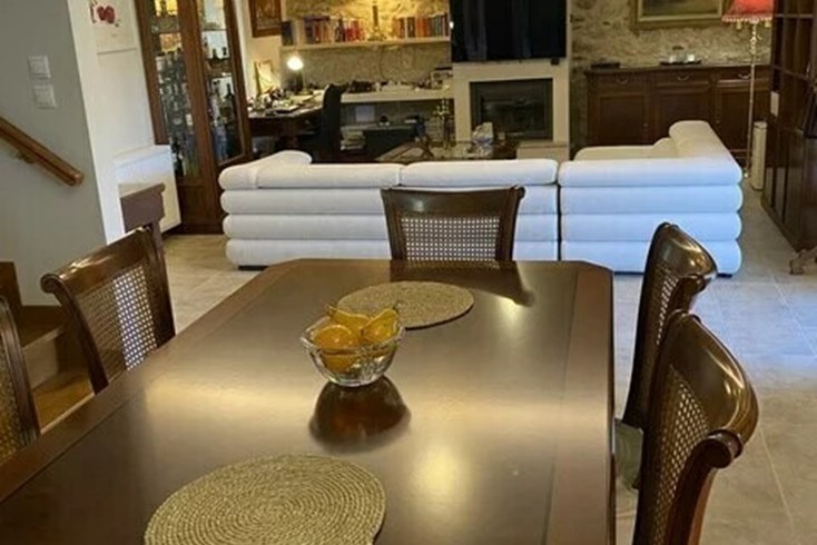 Realty photo 1