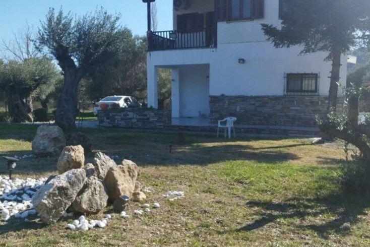 Realty photo 1