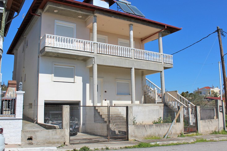 Realty photo 1
