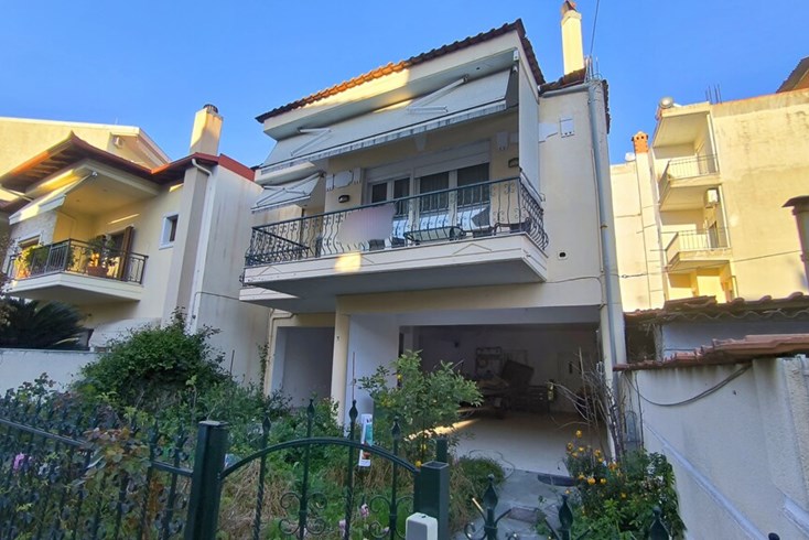 Realty photo 1