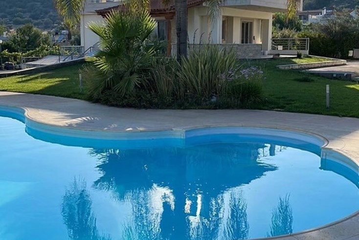 Realty photo 1