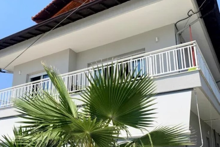 Realty photo 2