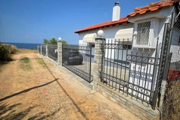 Realty photo 3