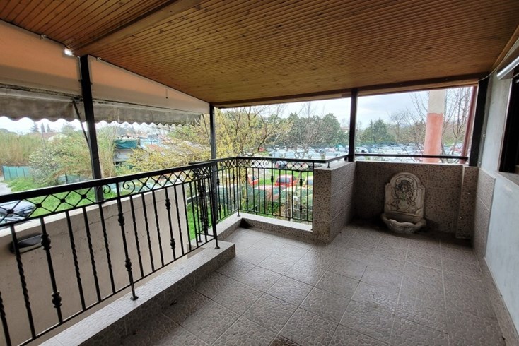 Realty photo 2