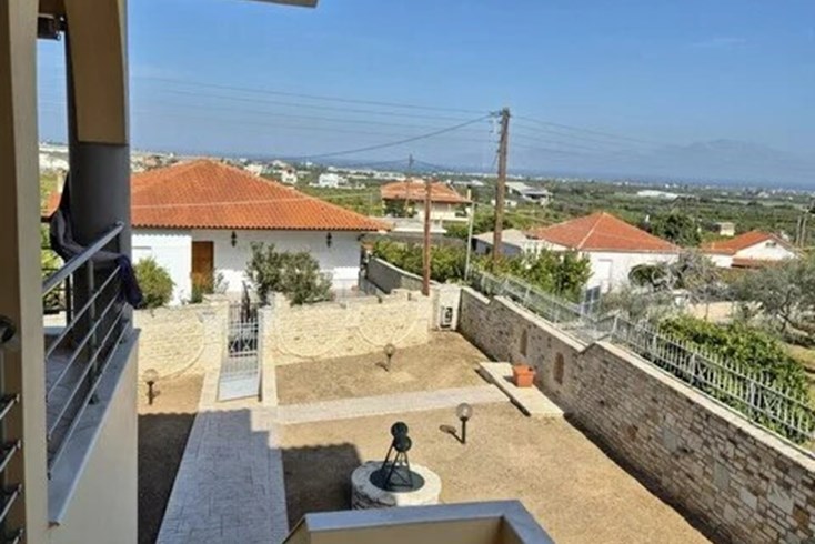 Realty photo 2
