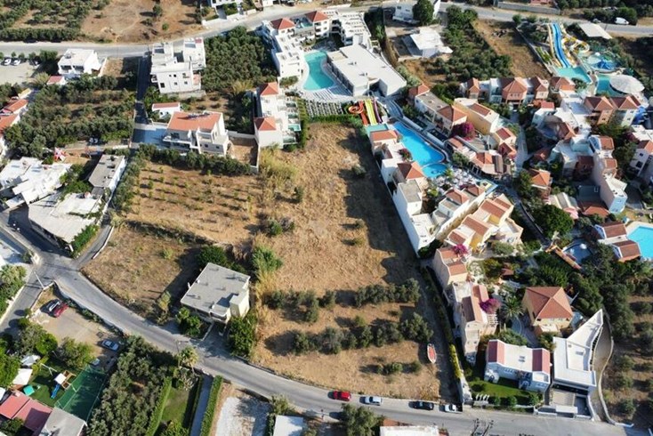 Realty photo 1