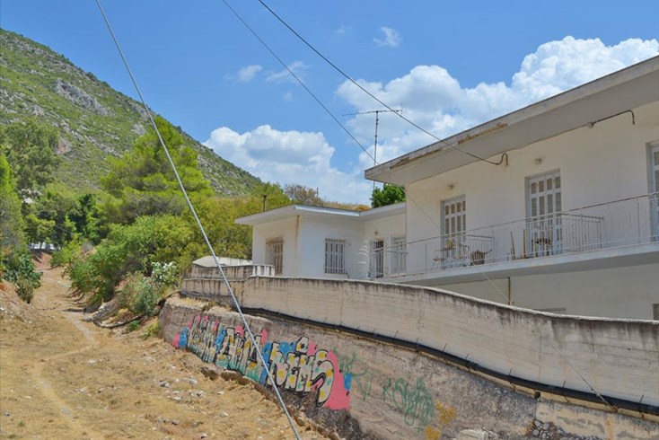 Realty photo 2
