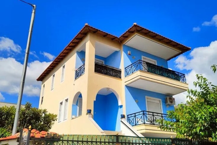 Realty photo 1