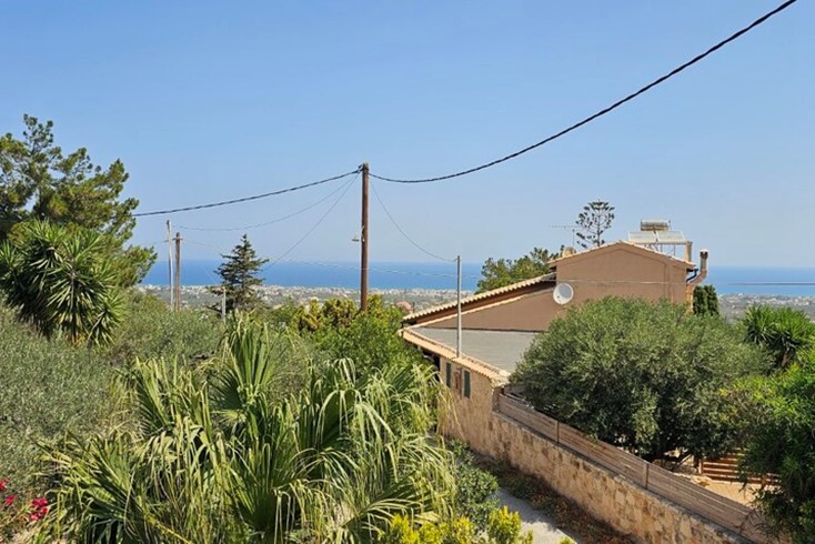 Realty photo 1