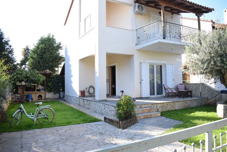 Realty photo 1