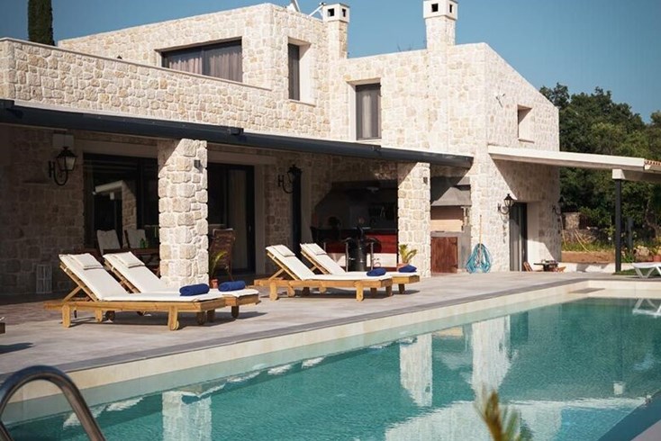 Realty photo 2