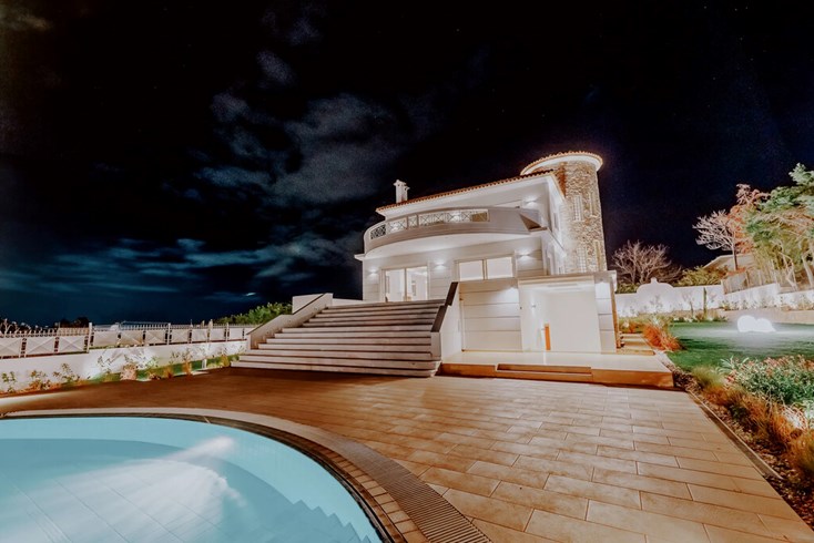 Realty photo 2