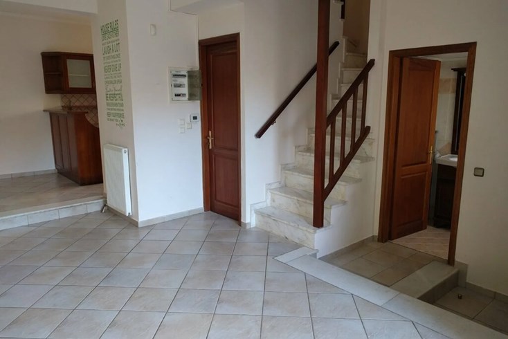 Realty photo 2