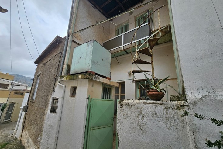 Realty photo 1