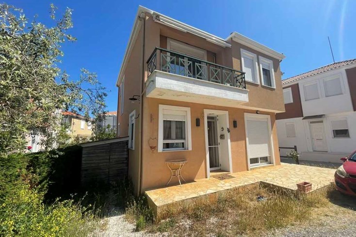 Realty photo 1