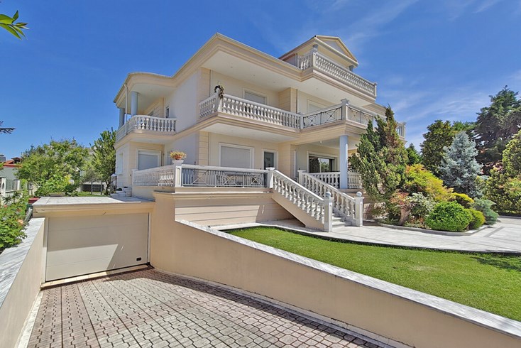 Realty photo 1