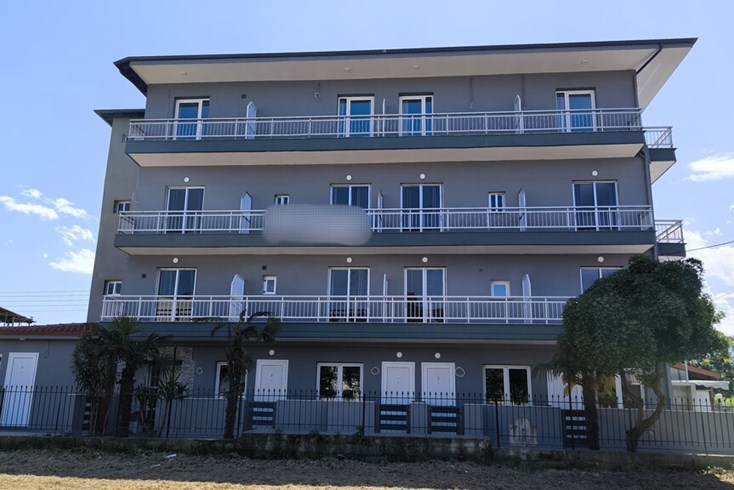 Realty photo 1