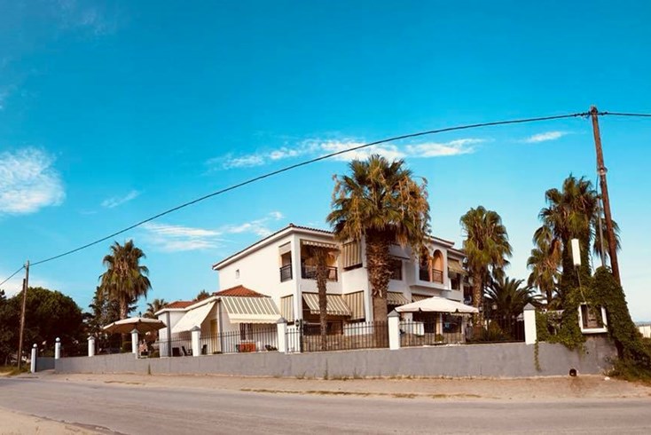 Realty photo 1