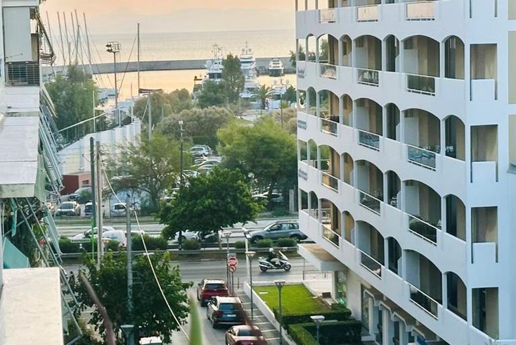 Realty photo 1