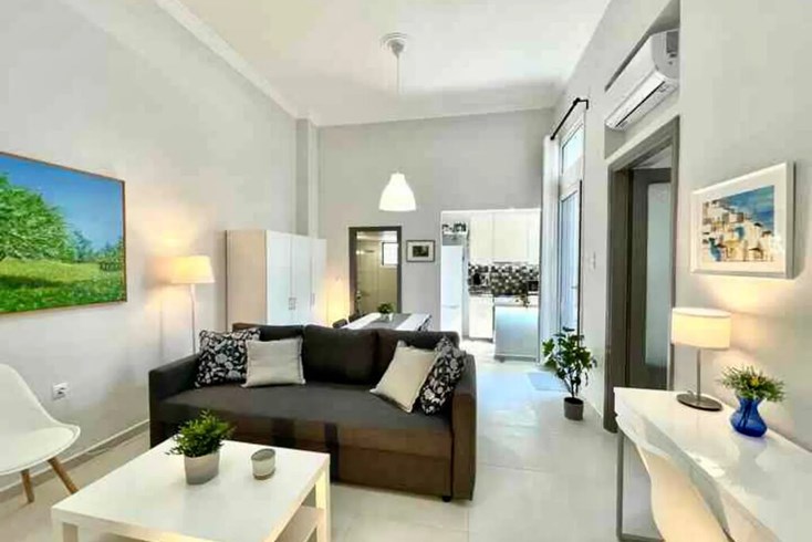 Realty photo 1