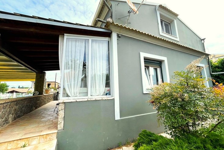 Realty photo 2