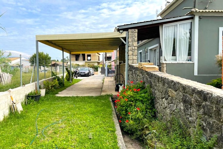 Realty photo 1