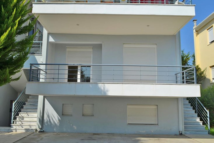 Realty photo 1
