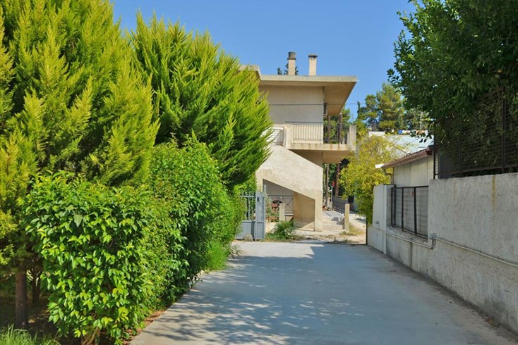 Realty photo 2