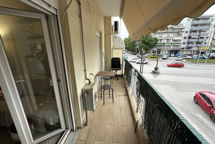 Realty photo 1