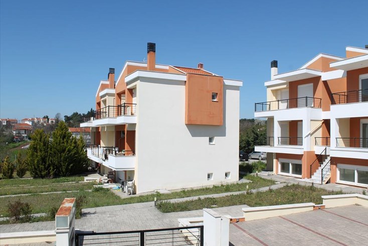 Realty photo 1