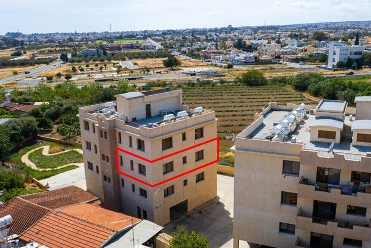 Realty photo 1