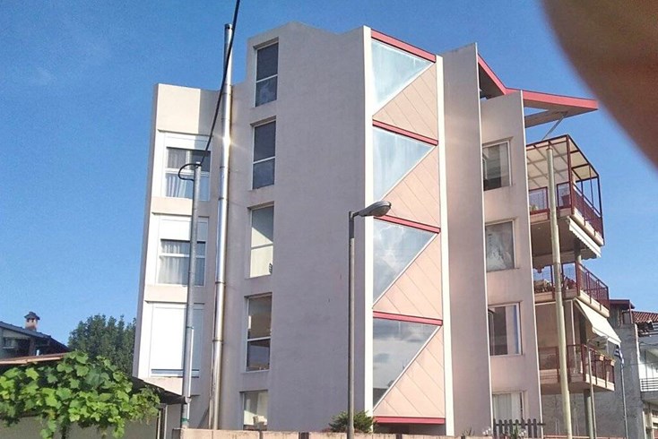 Realty photo 1