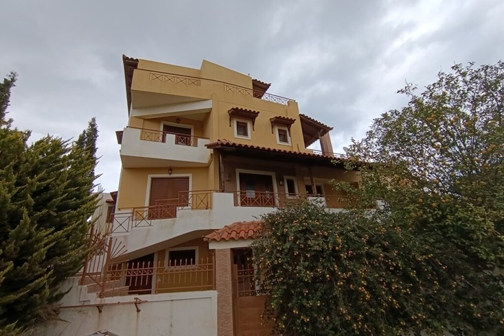Realty photo 2