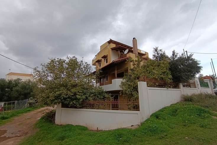 Realty photo 1