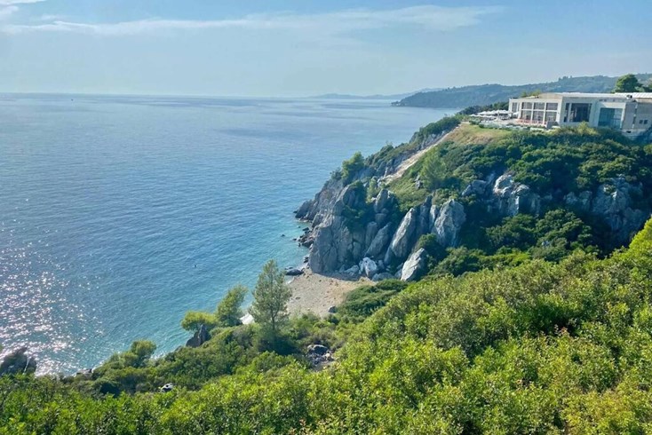 Realty photo 2