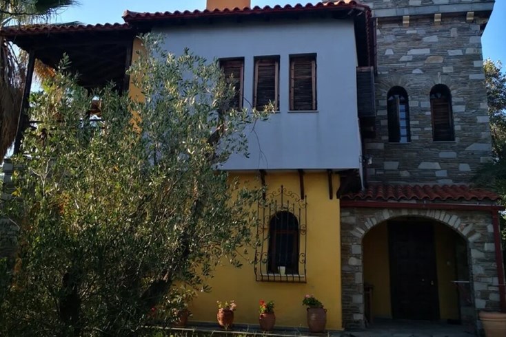 Realty photo 1
