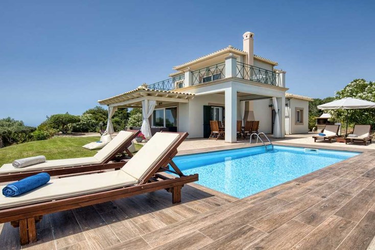 Realty photo 2