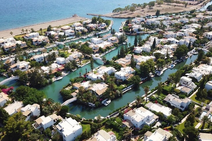 Realty photo 2