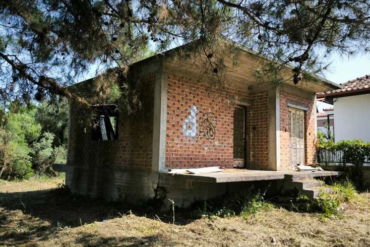 Realty photo 1