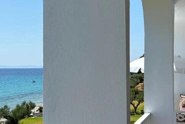 Realty photo 2