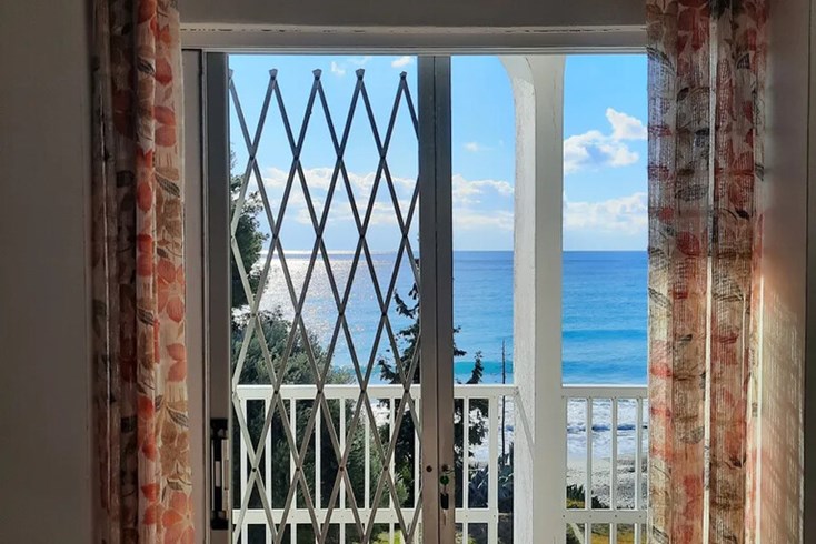Realty photo 3