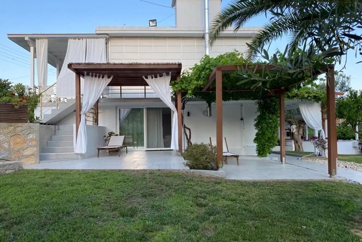 Realty photo 1