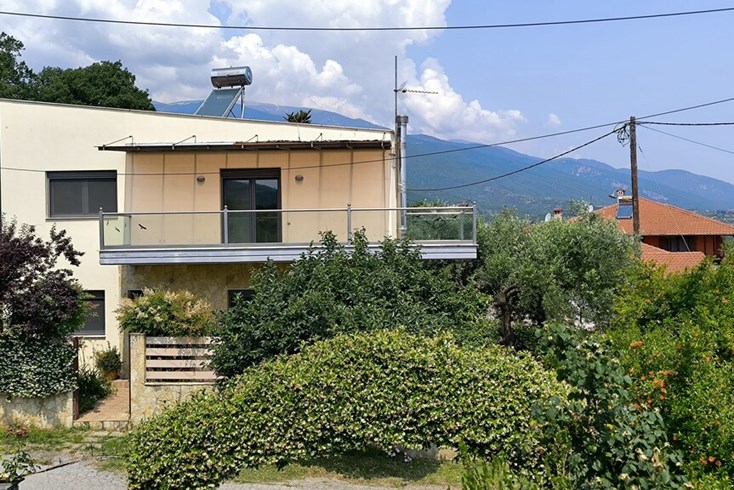 Realty photo 1