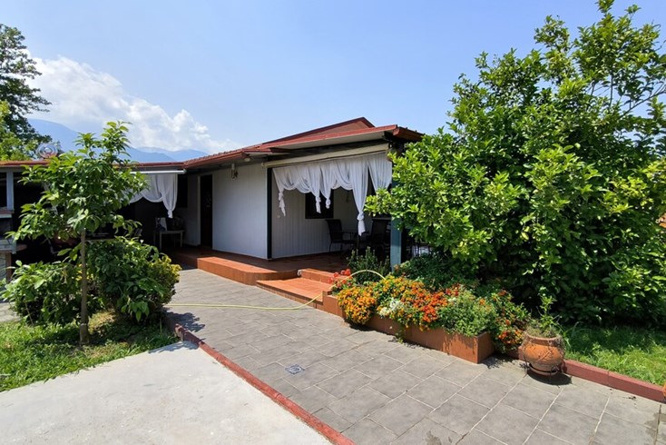 Realty photo 2